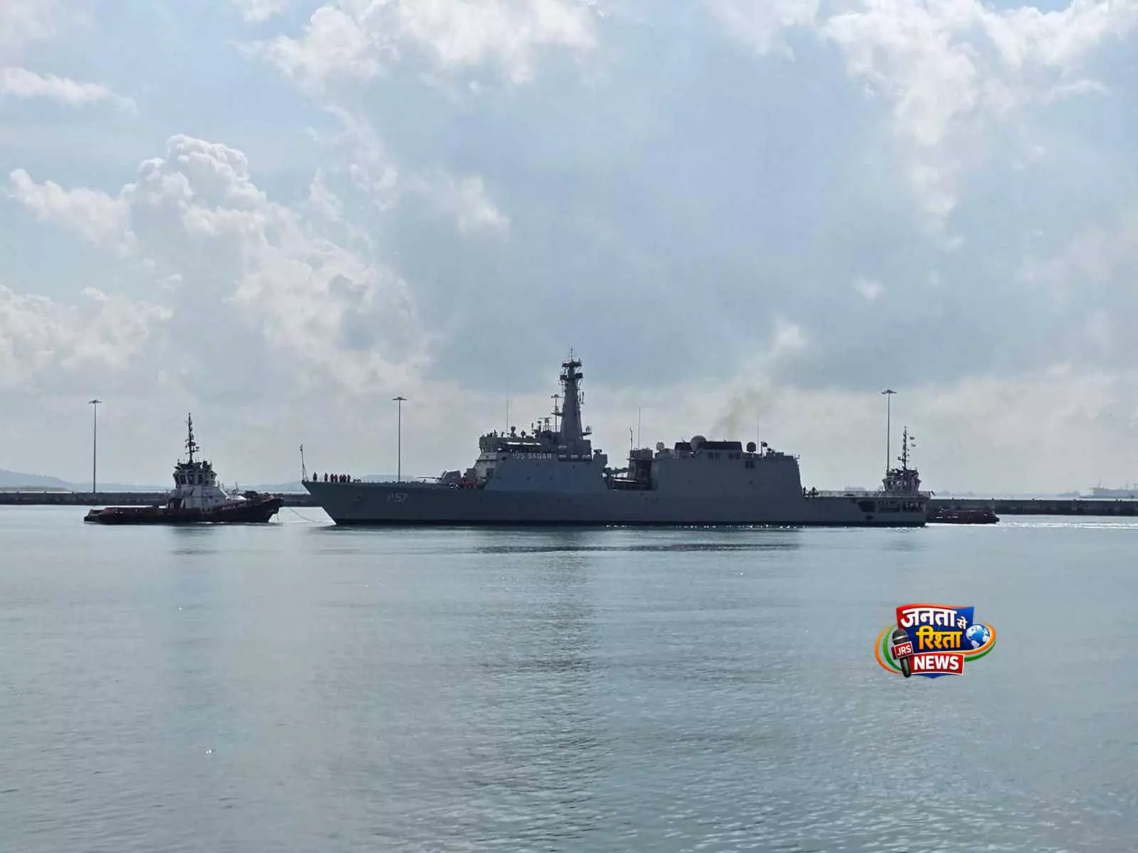 INS सुनायना IOS SAGAR मिशन के तहत सिंगापुर पहुँचा, भारत-सिंगापुर के समुद्री संबंधों को मज़बूत किया INS सुनायना IOS SAGAR मिशन के तहत सिंगापुर पहुँचा, भारत-सिंगापुर के समुद्री संबंधों को मज़बूत किया