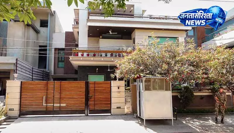 सस्पेंडेड DIG भुल्लर और सहयोगी के खिलाफ ED की कार्रवाई सस्पेंडेड DIG भुल्लर और सहयोगी के खिलाफ ED की कार्रवाई