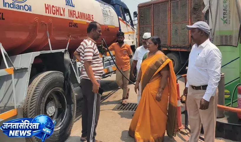 Medak: पेट्रोल, डीज़ल का स्टॉक काफ़ी है; अनाज खरीदने की जांच चल रही Medak: पेट्रोल, डीज़ल का स्टॉक काफ़ी है; अनाज खरीदने की जांच चल रही