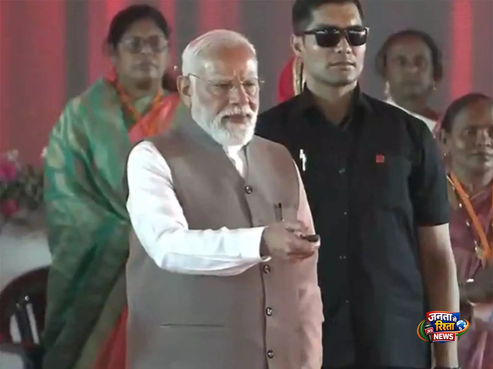 PM मोदी ने वाराणसी में महिला सम्मेलन में 6,350 करोड़ रुपये की परियोजनाओं का किया अनावरण PM मोदी ने वाराणसी में महिला सम्मेलन में 6,350 करोड़ रुपये की परियोजनाओं का किया अनावरण