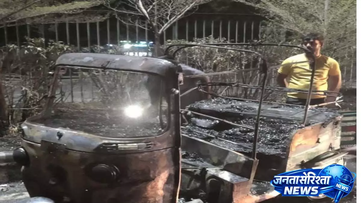 गुरुग्राम में CNG auto में आग लगने से ड्राइवर जिंदा जल गया गुरुग्राम में CNG auto में आग लगने से ड्राइवर जिंदा जल गया