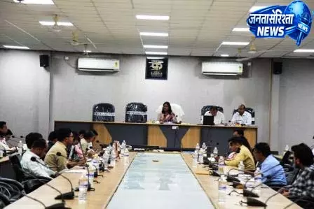 कलेक्टर ने साप्ताहिक समय-सीमा की बैठक में योजनाओं का शत प्रतिशत लाभ पहुंचाने पर दिया जोर कलेक्टर ने साप्ताहिक समय-सीमा की बैठक में योजनाओं का शत प्रतिशत लाभ पहुंचाने पर दिया जोर