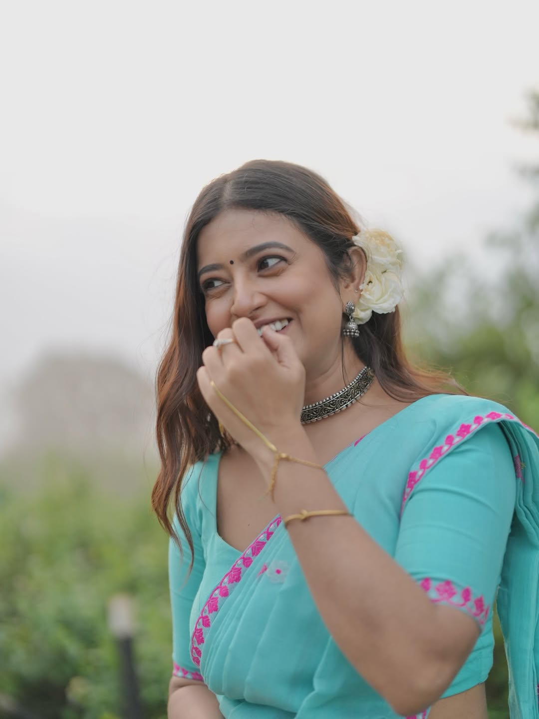 साड़ी में खूबसूरत लगी डीपलीना