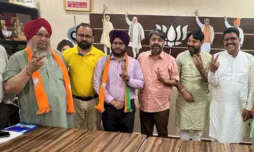 Ambala में कांग्रेस को झटका, उम्मीदवार ने पर्चा वापस लिया, BJP में शामिल हुए Ambala में कांग्रेस को झटका, उम्मीदवार ने पर्चा वापस लिया, BJP में शामिल हुए