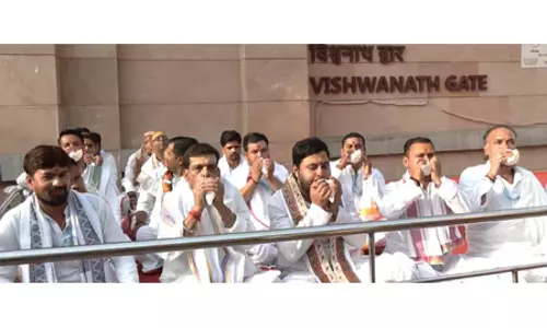 भक्तिमय हुई शिव की नगरी: बरेका से विश्वनाथ मंदिर तक भव्य स्वागत, प्रधानमंत्री के लिए सजी काशी