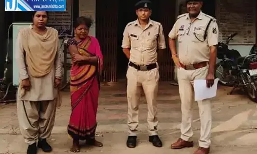 बेटे के साथ मिलकर गांजा बेच रही थी महिला, दोनों गिरफ्तार बेटे के साथ मिलकर गांजा बेच रही थी महिला, दोनों गिरफ्तार