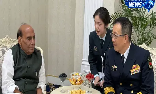 Bishkek में रक्षा मंत्री राजनाथ सिंह की चीनी समकक्ष से मुलाकात, LAC और पश्चिम एशिया पर चर्चा Bishkek में रक्षा मंत्री राजनाथ सिंह की चीनी समकक्ष से मुलाकात, LAC और पश्चिम एशिया पर चर्चा