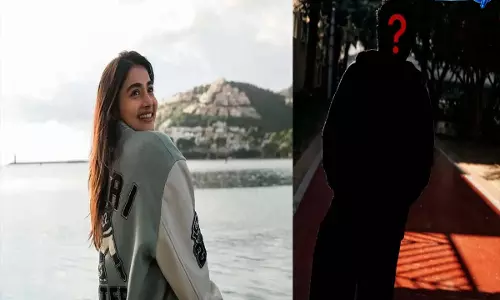 पूजा हेगड़े के रिलेशनशिप की अफवाहें फिर चर्चा में, सोशल मीडिया पर कन्फर्मेशन को लेकर हलचल पूजा हेगड़े के रिलेशनशिप की अफवाहें फिर चर्चा में, सोशल मीडिया पर कन्फर्मेशन को लेकर हलचल