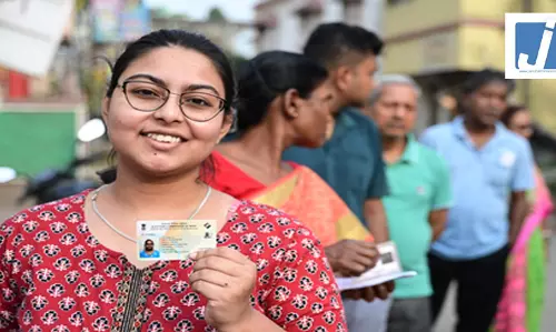 पश्चिम बंगाल चुनाव: मतदान केंद्रों पर वोटर्स की लंबी कतारें, सुबह 9 बजे तक 18.39 प्रतिशत वोट पड़े पश्चिम बंगाल चुनाव: मतदान केंद्रों पर वोटर्स की लंबी कतारें, सुबह 9 बजे तक 18.39 प्रतिशत वोट पड़े