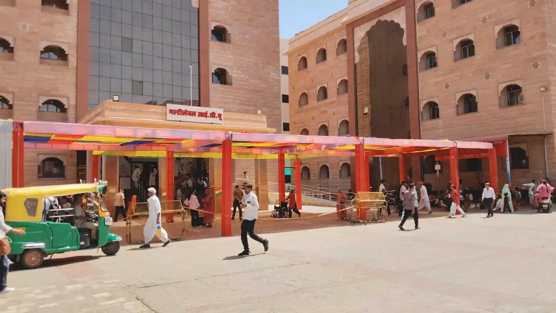 Jodhpur: अस्पताल में मरीजों के लिए कूलिंग इंतजाम Jodhpur: अस्पताल में मरीजों के लिए कूलिंग इंतजाम