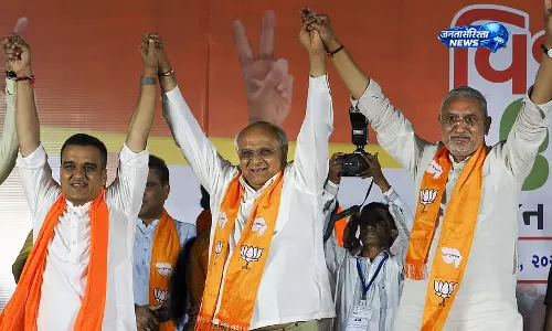 गुजरात स्थानीय निकाय चुनावों में BJP की बड़ी जीत, सभी 15 नगर निगमों पर कब्जा गुजरात स्थानीय निकाय चुनावों में BJP की बड़ी जीत, सभी 15 नगर निगमों पर कब्जा