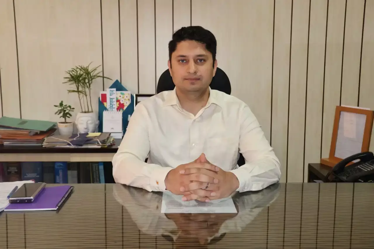 Mandi: मंडी चुनाव के लिए मतदान केंद्रों का निर्धारण Mandi: मंडी चुनाव के लिए मतदान केंद्रों का निर्धारण