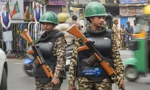 West Bengal elections : भारी मात्रा में हथियार और नकदी जब्त, सुरक्षा कड़ी