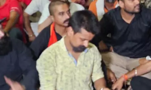 आमानाका में बुजर्ग गिरफ्तार आमानाका में बुजर्ग गिरफ्तार