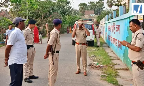 कार्यपालक पदाधिकारी हत्या का आरोपी पुलिस मुठभेड़ में ढेर, तीन पुलिसकर्मी भी घायल कार्यपालक पदाधिकारी हत्या का आरोपी पुलिस मुठभेड़ में ढेर, तीन पुलिसकर्मी भी घायल