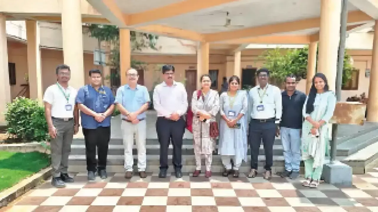 Telangana: एम्स हैदराबाद की टीम ने ट्राइबल यूनिवर्सिटी का दौरा किया