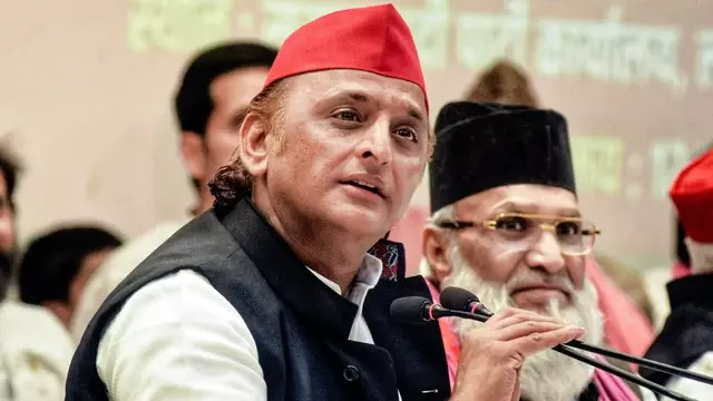Lucknow: गाजीपुर मामले पर राजनीतिक बयानबाजी तेज Lucknow: गाजीपुर मामले पर राजनीतिक बयानबाजी तेज