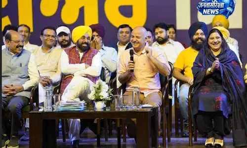 Punjab: राजनीतिक तनाव के बीच खेल और ध्यान पर चर्चा Punjab: राजनीतिक तनाव के बीच खेल और ध्यान पर चर्चा