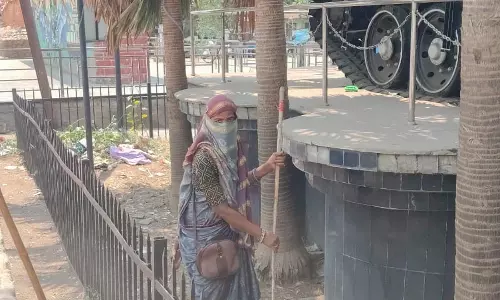 नेकी की दीवार के आसपास विशेष सफाई अभियान चलाया गया नेकी की दीवार के आसपास विशेष सफाई अभियान चलाया गया