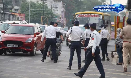 Indore : शहर में ट्रैफिक पुलिस की सख्त कार्रवाई, 2,395 चालान, कई इलाकों में विशेष अभियान