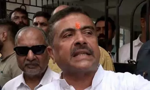 ममता बनर्जी और सुवेंदु अधिकारी पोलिंग बूथ पर पहुंचे, आपस में नहीं की बात