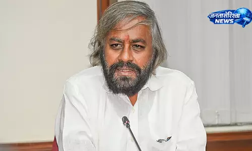 एयरो इंडिया को ज़मीन लौटाएं या कोई दूसरी जगह दें: मंत्री खांडरे ने IAF से कहा एयरो इंडिया को ज़मीन लौटाएं या कोई दूसरी जगह दें: मंत्री खांडरे ने IAF से कहा