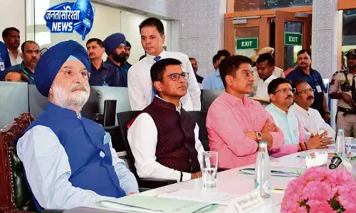 LG ने एनडीएमसी के कमांड सेंटर में गर्मी से निपटने की तैयारियां देखी LG ने एनडीएमसी के कमांड सेंटर में गर्मी से निपटने की तैयारियां देखी