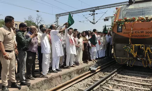 Harda: बनारस-हरदा के बीच नई ट्रेन का स्वागत समारोह Harda: बनारस-हरदा के बीच नई ट्रेन का स्वागत समारोह
