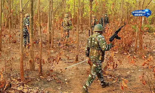 Jharkhand : पश्चिमी सिंहभूम जिले में सुरक्षा बलों और माओवादियों के बीच गोलीबारी Jharkhand : पश्चिमी सिंहभूम जिले में सुरक्षा बलों और माओवादियों के बीच गोलीबारी