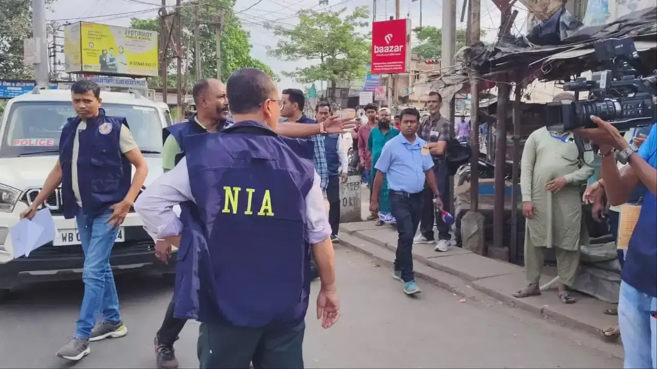 Asansol: भांगड़ में हाई अलर्ट, चप्पे-चप्पे पर नजर Asansol: भांगड़ में हाई अलर्ट, चप्पे-चप्पे पर नजर