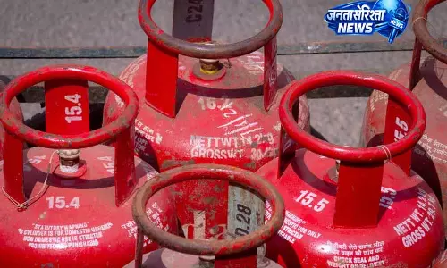 फगवाड़ा में LPG की कमी को लेकर प्रदर्शन फगवाड़ा में LPG की कमी को लेकर प्रदर्शन
