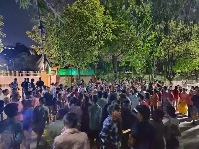 Lucknow: बीबीएयू में छात्रा की मौत पर हंगामा Lucknow: बीबीएयू में छात्रा की मौत पर हंगामा