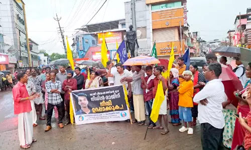 पथनमथिट्टा में हड़ताल ज़ोरों पर; Pathanamthitta में कैंसर मरीज़ की गिरफ़्तारी से हाथापाई पथनमथिट्टा में हड़ताल ज़ोरों पर; Pathanamthitta में कैंसर मरीज़ की गिरफ़्तारी से हाथापाई
