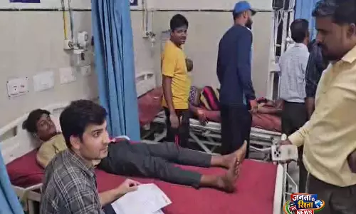 Ahmedabad-उदयपुर हाईवे पर प्राइवेट बस ने ईको कार को टक्कर मार दी, छह लोगों की मौत, 8 घायल Ahmedabad-उदयपुर हाईवे पर प्राइवेट बस ने ईको कार को टक्कर मार दी, छह लोगों की मौत, 8 घायल