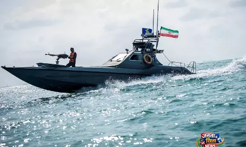 बढ़ते समुद्री तनाव के बीच IRGC नेवी ने US को सरप्राइज़ टैक्टिक्स की चेतावनी दी बढ़ते समुद्री तनाव के बीच IRGC नेवी ने US को सरप्राइज़ टैक्टिक्स की चेतावनी दी