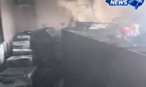 DAV स्कूल में लगी भीषण आग, कंप्यूटर लैब जलकर राख
