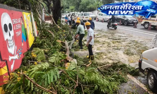 Tripura : भारी बारिश और तूफान से तबाही, 1,500 से अधिक घर क्षतिग्रस्त Tripura : भारी बारिश और तूफान से तबाही, 1,500 से अधिक घर क्षतिग्रस्त