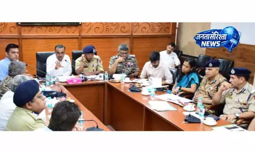 Jammu: सुरक्षा और व्यवस्थाओं की समीक्षा के लिए उच्चस्तरीय बैठक Jammu: सुरक्षा और व्यवस्थाओं की समीक्षा के लिए उच्चस्तरीय बैठक