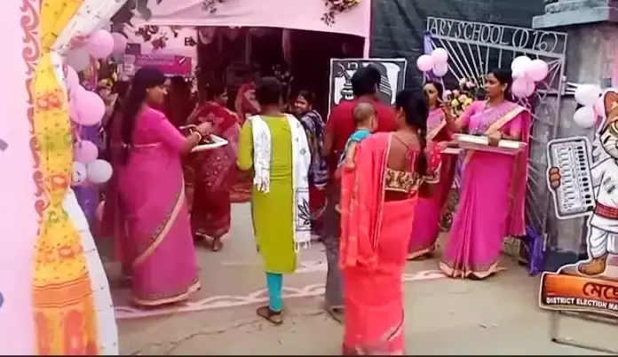 Hooghly: हुगली में मतदान केंद्र पर शहनाई और कॉफी की अनोखी पहल Hooghly: हुगली में मतदान केंद्र पर शहनाई और कॉफी की अनोखी पहल