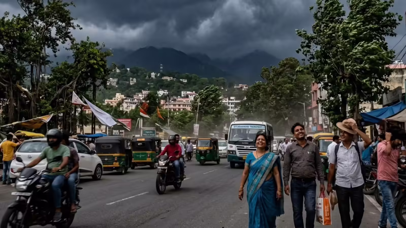 Dehradun: मौसम की करवट से यात्रा मार्ग पर बढ़ी सतर्कता Dehradun: मौसम की करवट से यात्रा मार्ग पर बढ़ी सतर्कता