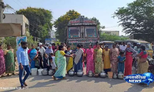 Suryapet भाग्य नगर के लोगों ने पीने के पानी के लिए विरोध प्रदर्शन किया Suryapet भाग्य नगर के लोगों ने पीने के पानी के लिए विरोध प्रदर्शन किया