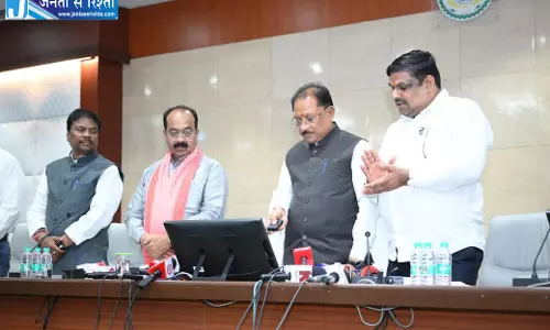 विद्यार्थियों की सफलता उनके परिश्रम, अनुशासन और समर्पण का परिणाम है : CM विष्णुदेव साय विद्यार्थियों की सफलता उनके परिश्रम, अनुशासन और समर्पण का परिणाम है : CM विष्णुदेव साय
