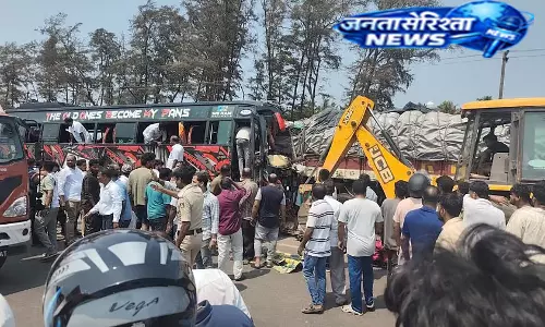 Udupi : कॉलेज के छात्रों को ले जा रही बस टैंकर से टकराई, दो की मौत