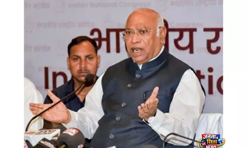 Congress प्रमुख खड़गे ने बंगाल से दूसरे चरण के मतदान में प्रगति को चुनने का किया आग्रह Congress प्रमुख खड़गे ने बंगाल से दूसरे चरण के मतदान में प्रगति को चुनने का किया आग्रह