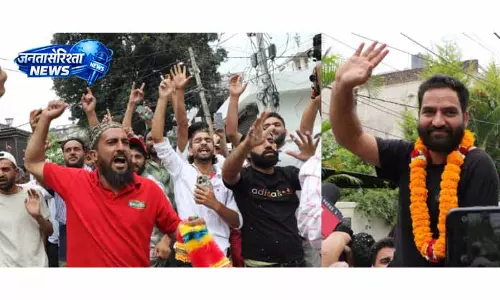 Jammu: विधायक ने रिहाई के बाद जनता से आभार जताया Jammu: विधायक ने रिहाई के बाद जनता से आभार जताया