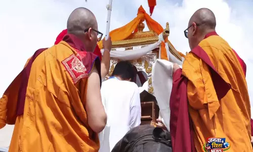 भगवान बुद्ध के पवित्र अवशेष पब्लिक प्रदर्शनी के लिए पहुंचे Ladakh भगवान बुद्ध के पवित्र अवशेष पब्लिक प्रदर्शनी के लिए पहुंचे Ladakh