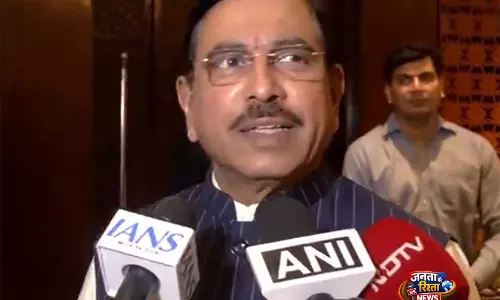 अगर लोग उनका समर्थन करते हैं, तो इतना डर ​​क्यों?: Mamata Banerjee पर केंद्रीय मंत्री प्रल्हाद जोशी
