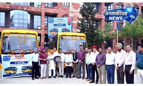 Jammu: शिक्षा और बच्चों की सुरक्षित यात्रा को बढ़ावा Jammu: शिक्षा और बच्चों की सुरक्षित यात्रा को बढ़ावा