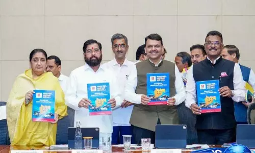 महाराष्ट्र परिवहन विभाग ने ड्राइवरों के लिए ‘Practical Marathi’ गाइडबुक लॉन्च की महाराष्ट्र परिवहन विभाग ने ड्राइवरों के लिए ‘Practical Marathi’ गाइडबुक लॉन्च की