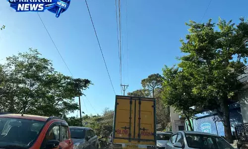 Dharampur-Kasauli Road, पार्किंग की दिक्कत बढ़ी Dharampur-Kasauli Road, पार्किंग की दिक्कत बढ़ी